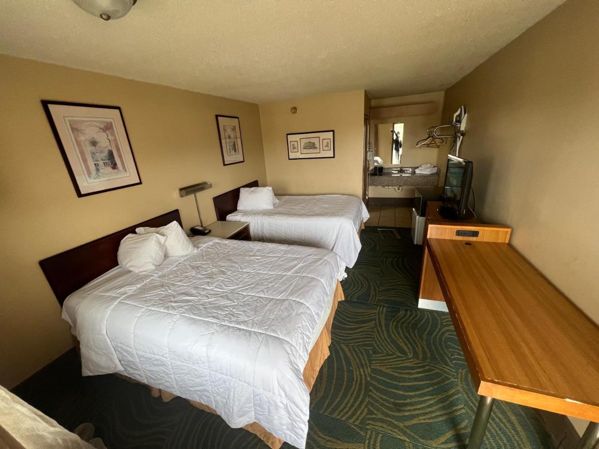 Hilltop Inn Pittsburgh Crafton Екстериор снимка