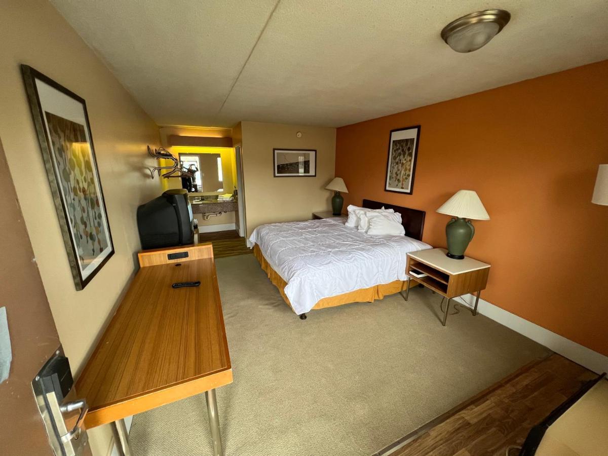 Hilltop Inn Pittsburgh Crafton Екстериор снимка