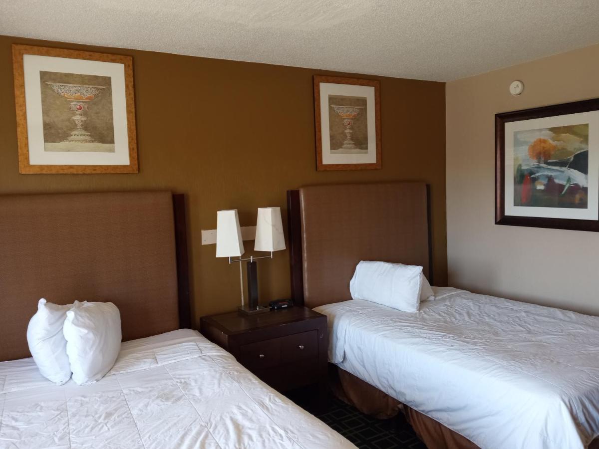 Hilltop Inn Pittsburgh Crafton Екстериор снимка