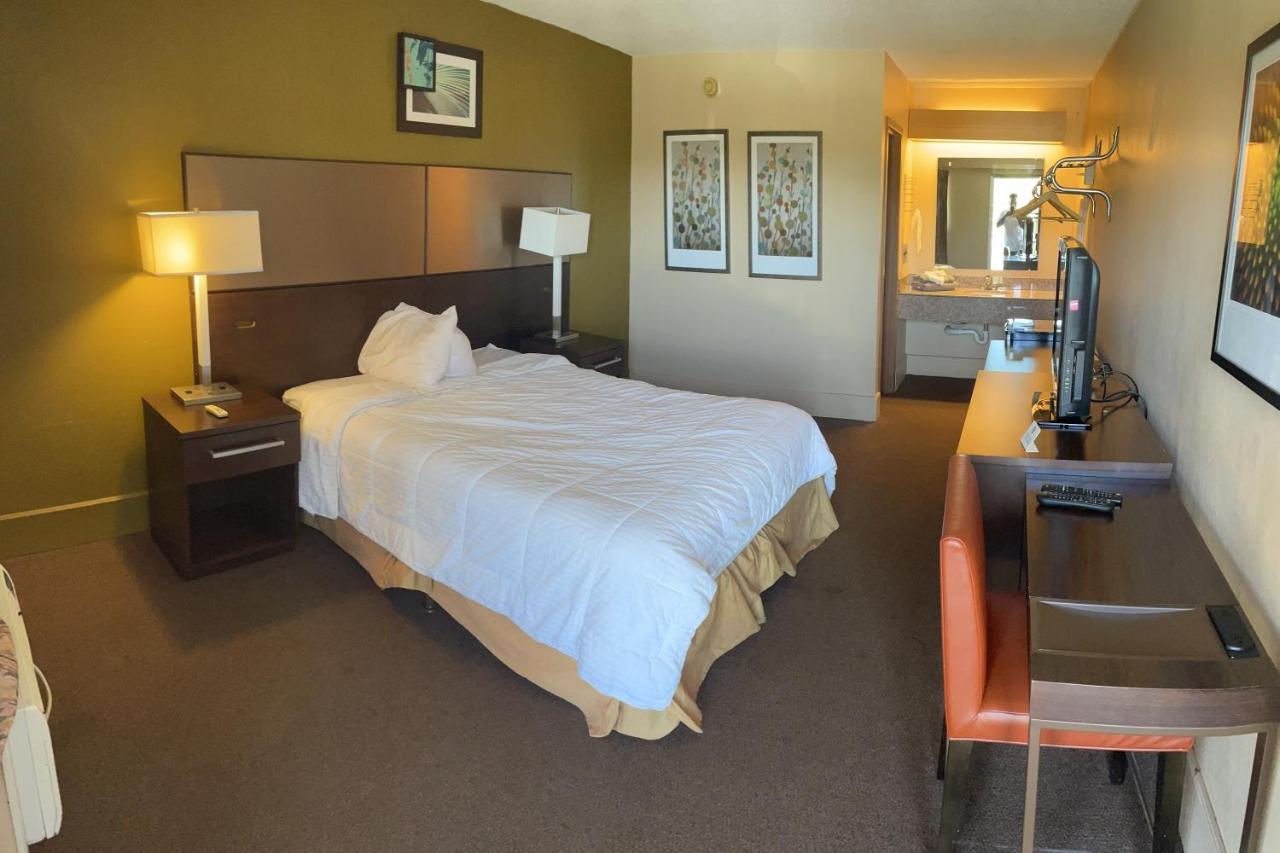 Hilltop Inn Pittsburgh Crafton Екстериор снимка