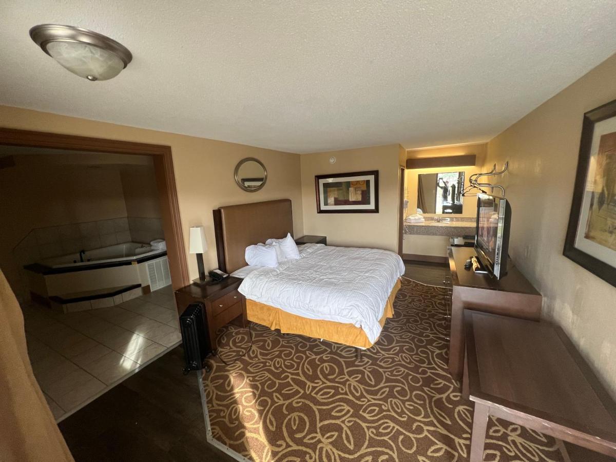 Hilltop Inn Pittsburgh Crafton Екстериор снимка
