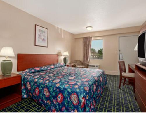 Hilltop Inn Pittsburgh Crafton Екстериор снимка