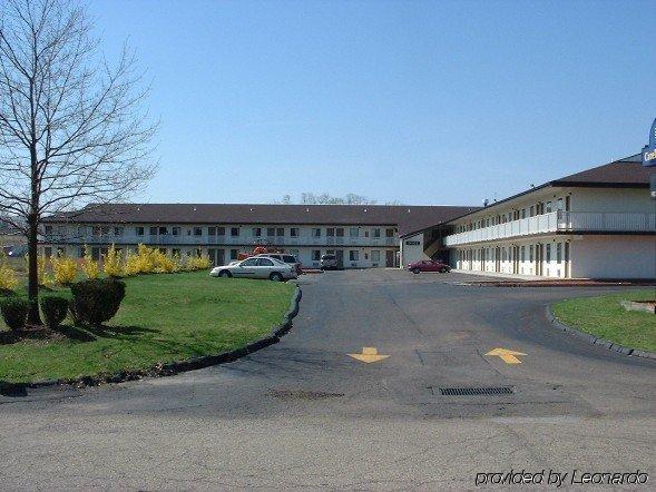 Hilltop Inn Pittsburgh Crafton Екстериор снимка