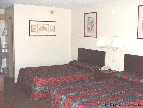 Hilltop Inn Pittsburgh Crafton Стая снимка