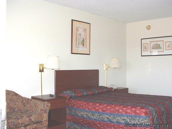 Hilltop Inn Pittsburgh Crafton Стая снимка