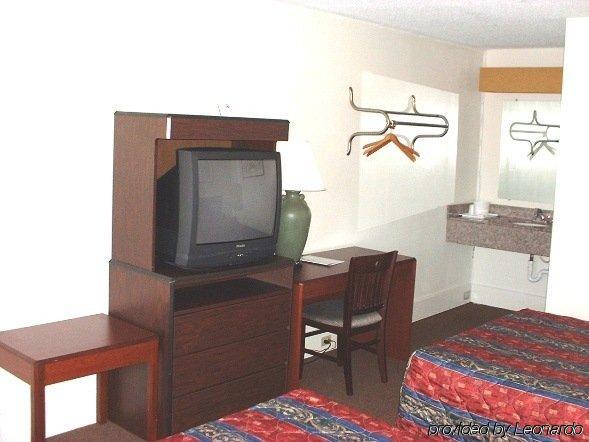 Hilltop Inn Pittsburgh Crafton Стая снимка