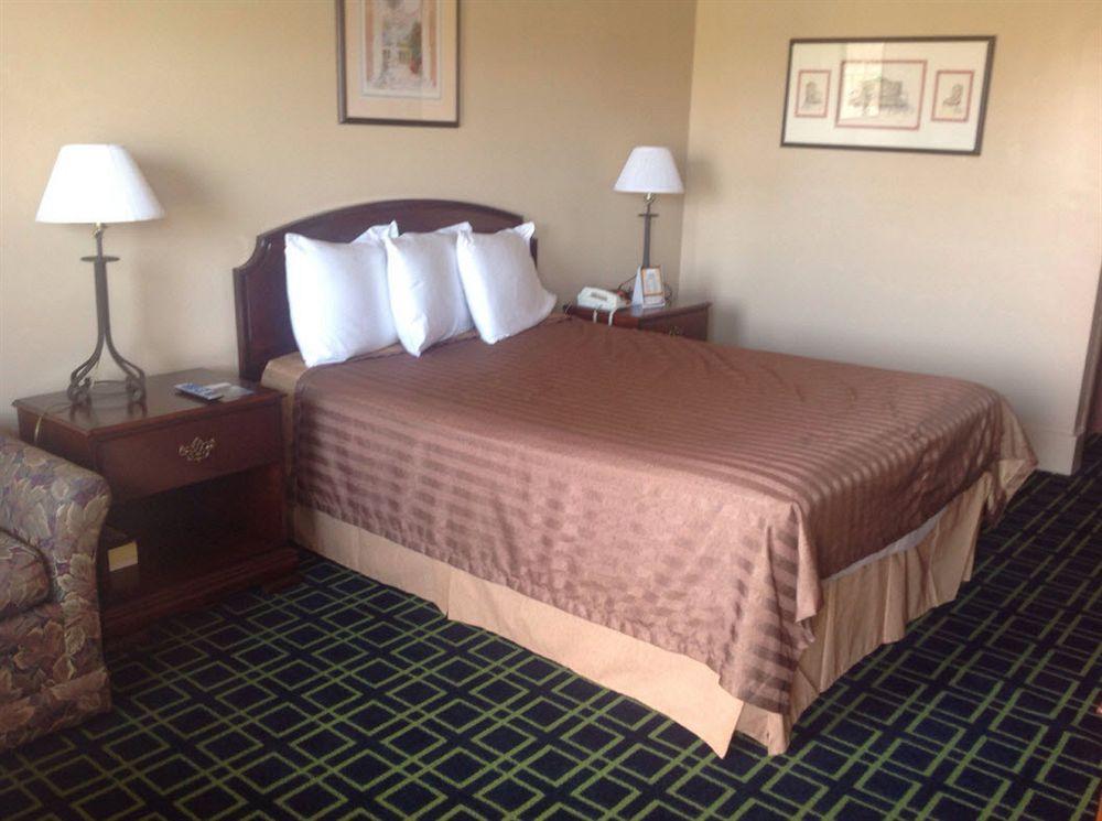 Hilltop Inn Pittsburgh Crafton Екстериор снимка