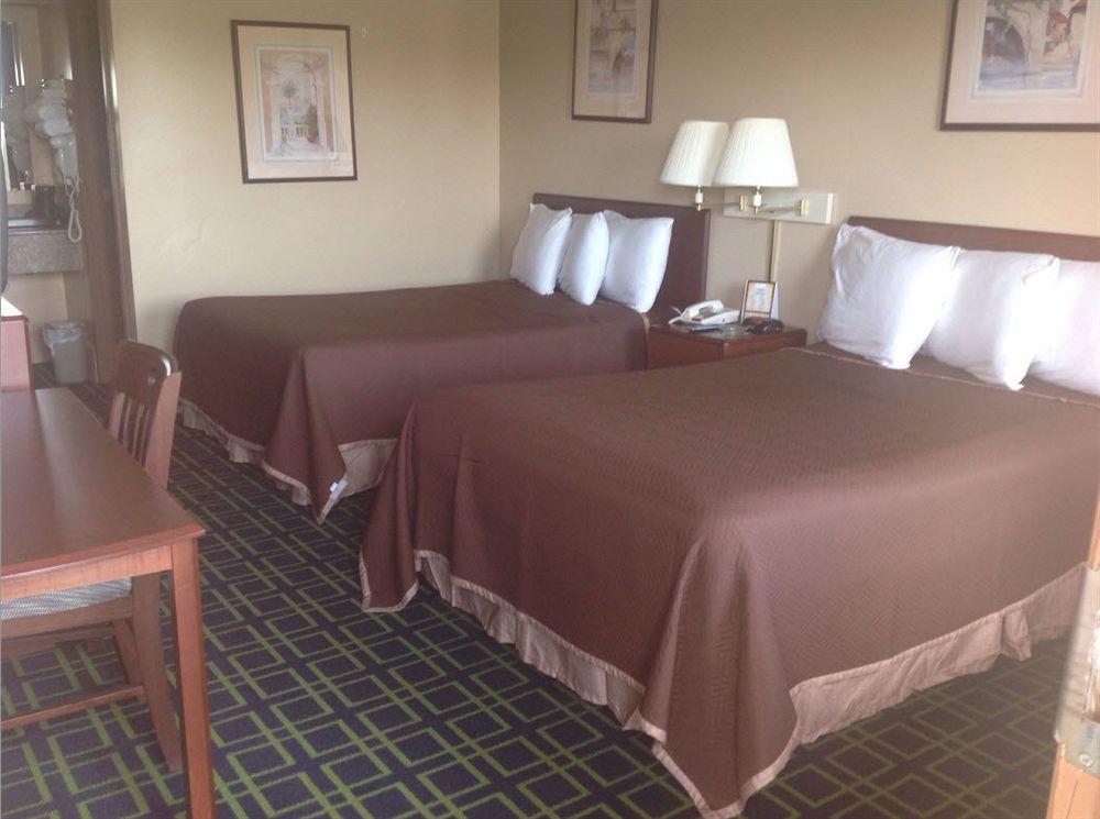 Hilltop Inn Pittsburgh Crafton Екстериор снимка